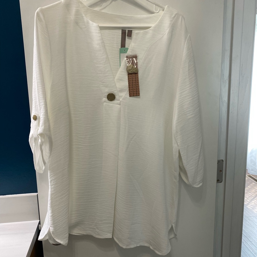 Woman’s size large Brina & Em top. New with tags.